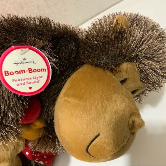 Hallmark Boom Boom Monkey Gorilla Love Plush Light Up Sound Valentine Musical - Picture 6 of 8